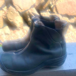 KEEN HS0605 Women's Greta Chelsea Mid Height Waterproof Snow Boots Size 6